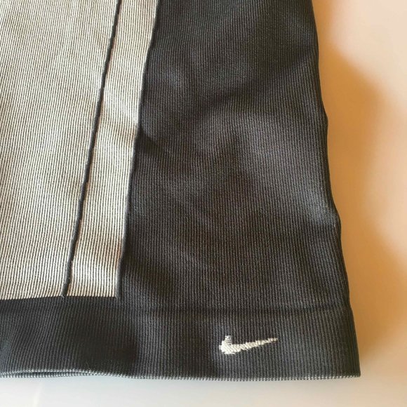 Nike Black and Gray Women's Top - Picture 4 of 7